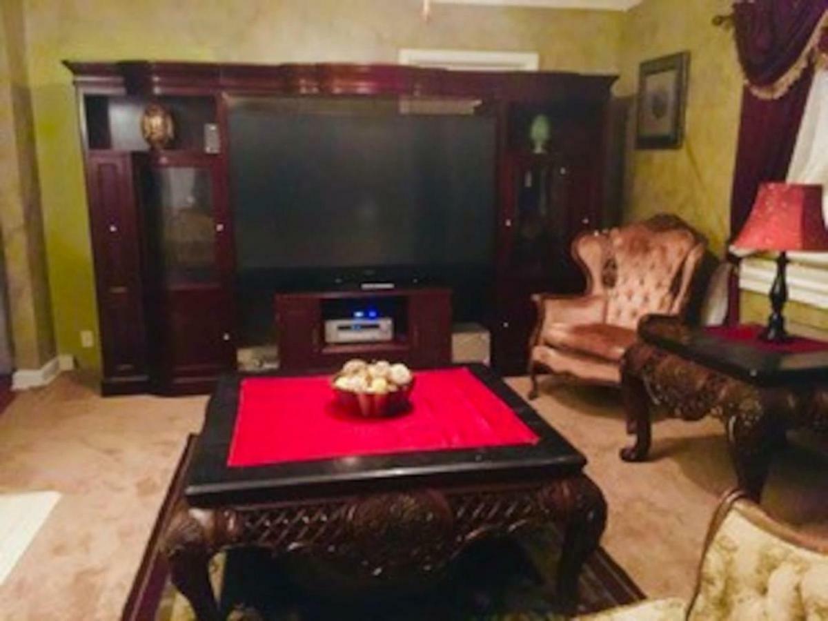 Best Deal In Town! Entire 1 Bedroom Apartment 59 モンゴメリー エクステリア 写真