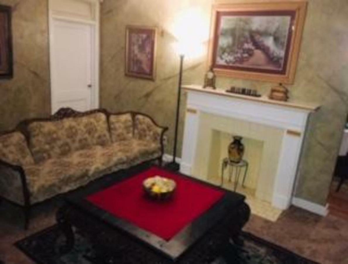 Best Deal In Town! Entire 1 Bedroom Apartment 59 モンゴメリー エクステリア 写真