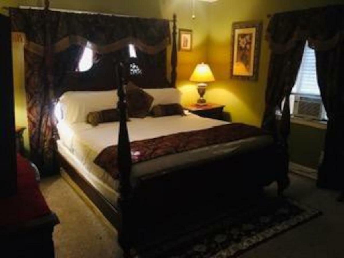 Best Deal In Town! Entire 1 Bedroom Apartment 59 モンゴメリー エクステリア 写真
